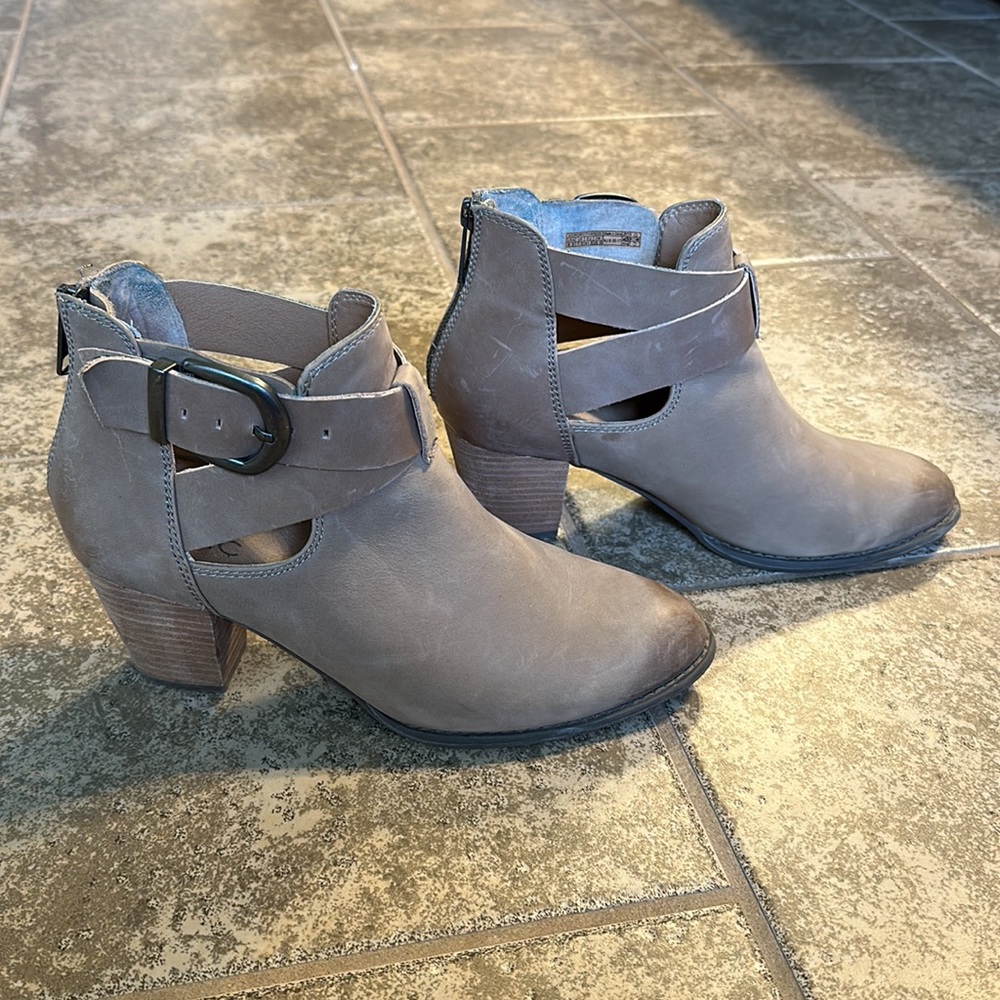 Vionic Ankle Boots 9.5